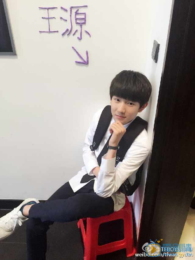 王源卖萌照 王源高清写真_王源高清剧照