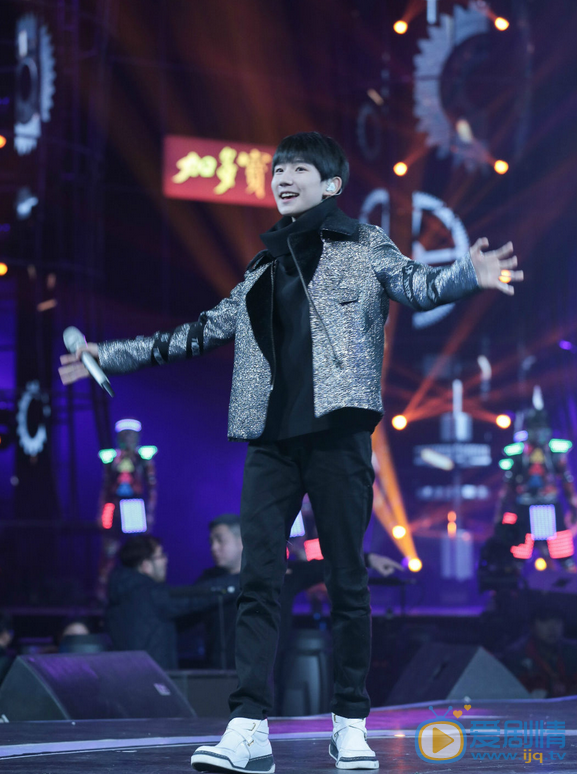王源演出照 王源高清写真_王源高清剧照