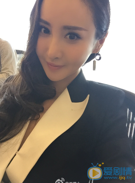 王若心卖萌照 王若心高清写真_王若心高清剧照