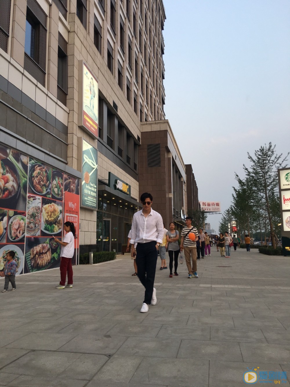 戚迹随性街拍 戚迹高清写真_戚迹高清剧照