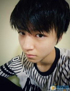 王俊凯努力练舞大汗淋漓 微博晒照获网友点赞