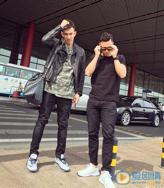 mike 隋与人合影 mike 隋高清写真_mike 隋高清剧照