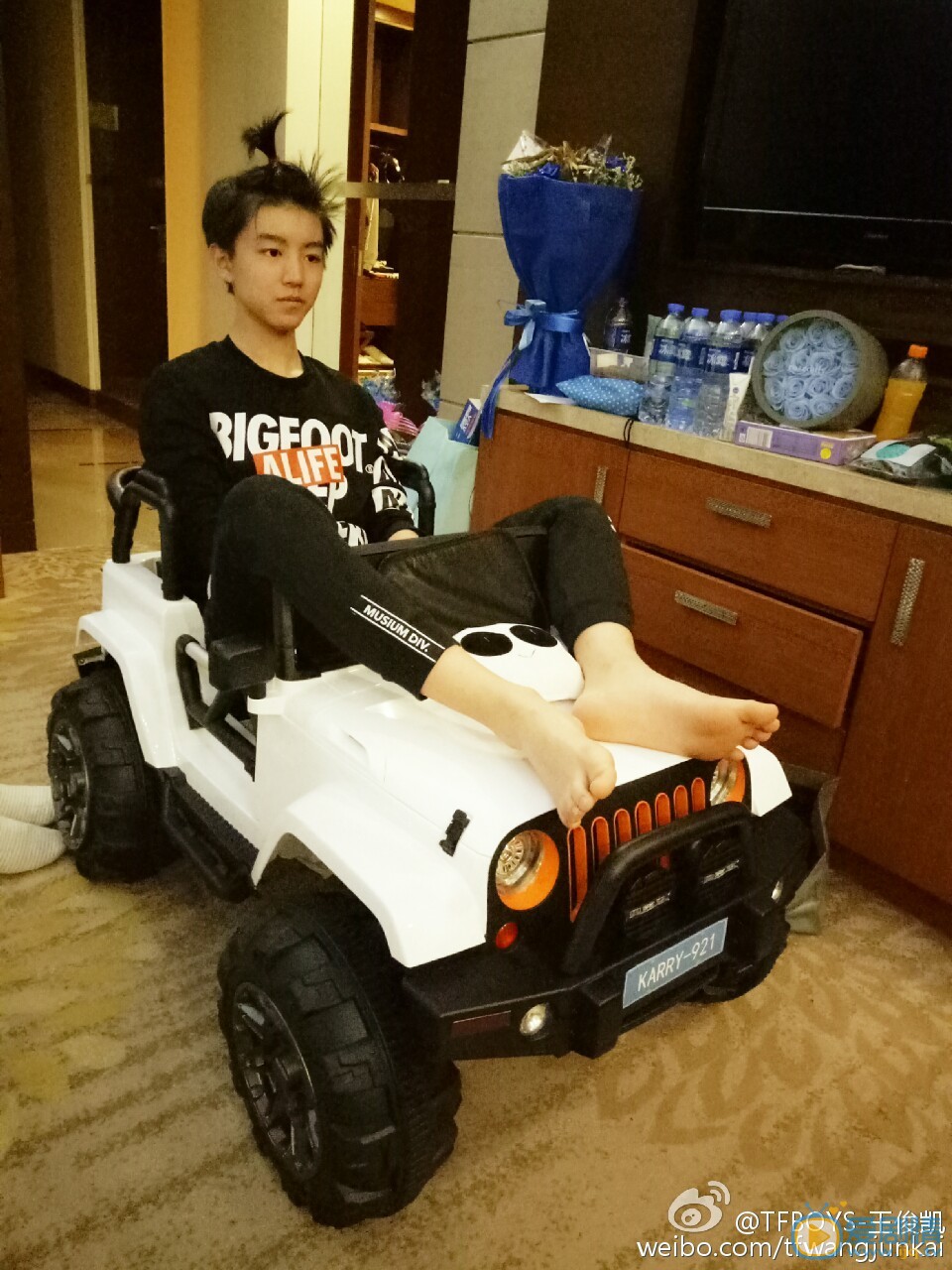 王俊凯搞怪照 王俊凯高清写真_王俊凯高清剧照