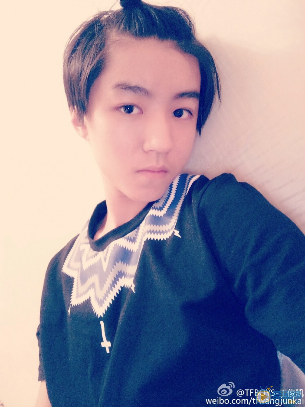 王俊凯搞怪照 王俊凯高清写真_王俊凯高清剧照