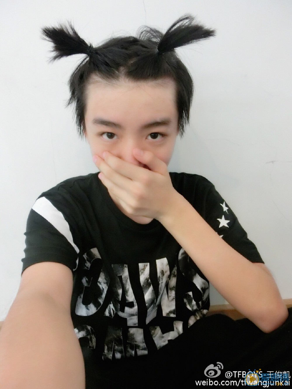 王俊凯搞怪照 王俊凯高清写真_王俊凯高清剧照