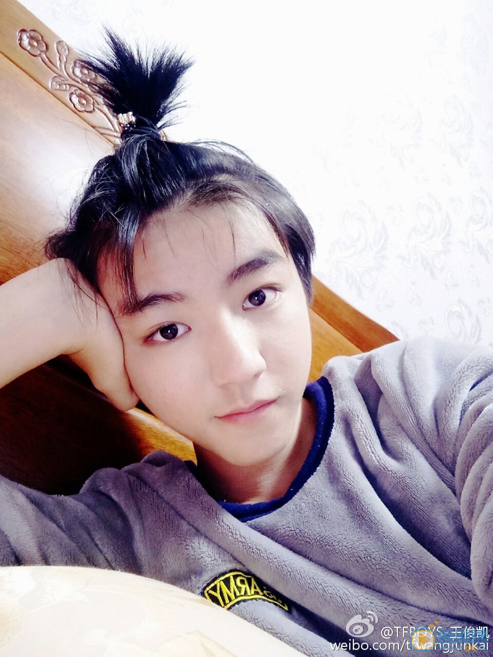 王俊凯搞怪照 王俊凯高清写真_王俊凯高清剧照