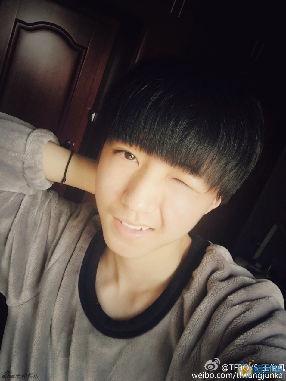 王俊凯搞怪照 王俊凯高清写真_王俊凯高清剧照