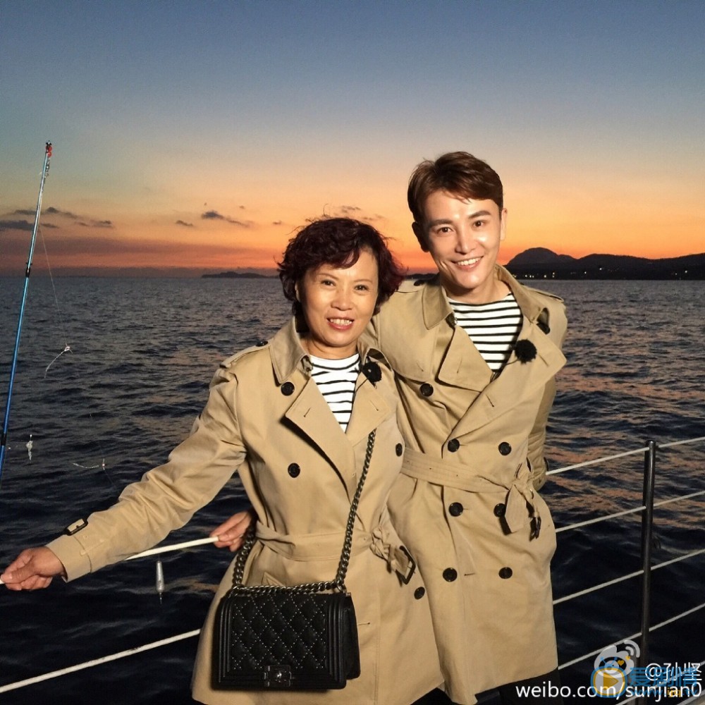 孙坚母子合照 孙坚高清写真_孙坚高清剧照