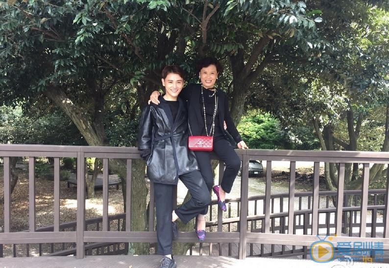 孙坚母子合照 孙坚高清写真_孙坚高清剧照