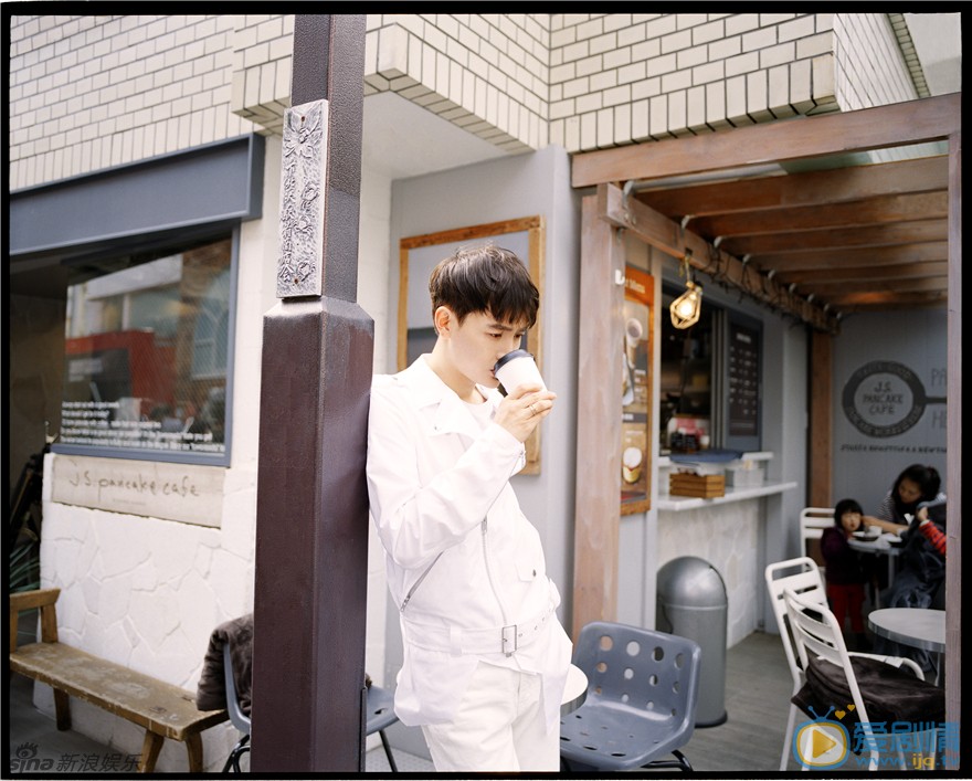 孙坚街头随性写真 孙坚高清写真_孙坚高清剧照