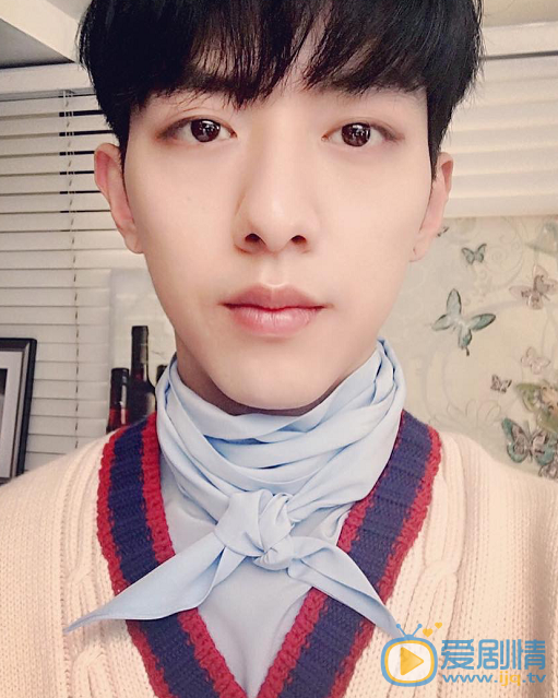 李正信生活照 李正信高清写真_李正信高清剧照