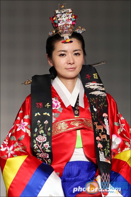 张瑞希韩服走秀照 张瑞希高清写真_张瑞希高清剧照