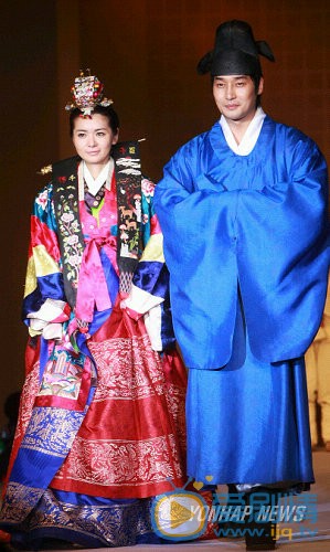 张瑞希韩服走秀照 张瑞希高清写真_张瑞希高清剧照