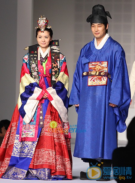 张瑞希韩服走秀照 张瑞希高清写真_张瑞希高清剧照