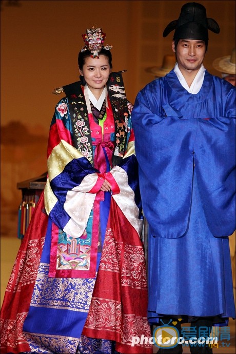张瑞希韩服走秀照 张瑞希高清写真_张瑞希高清剧照