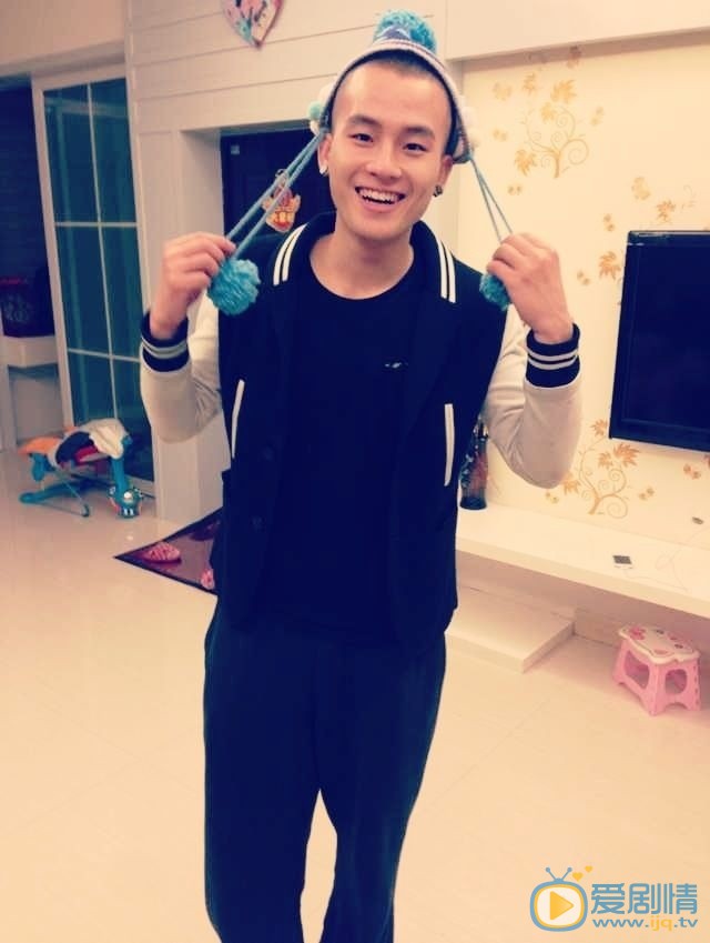 欧豪经典手势 欧豪高清写真_欧豪高清剧照