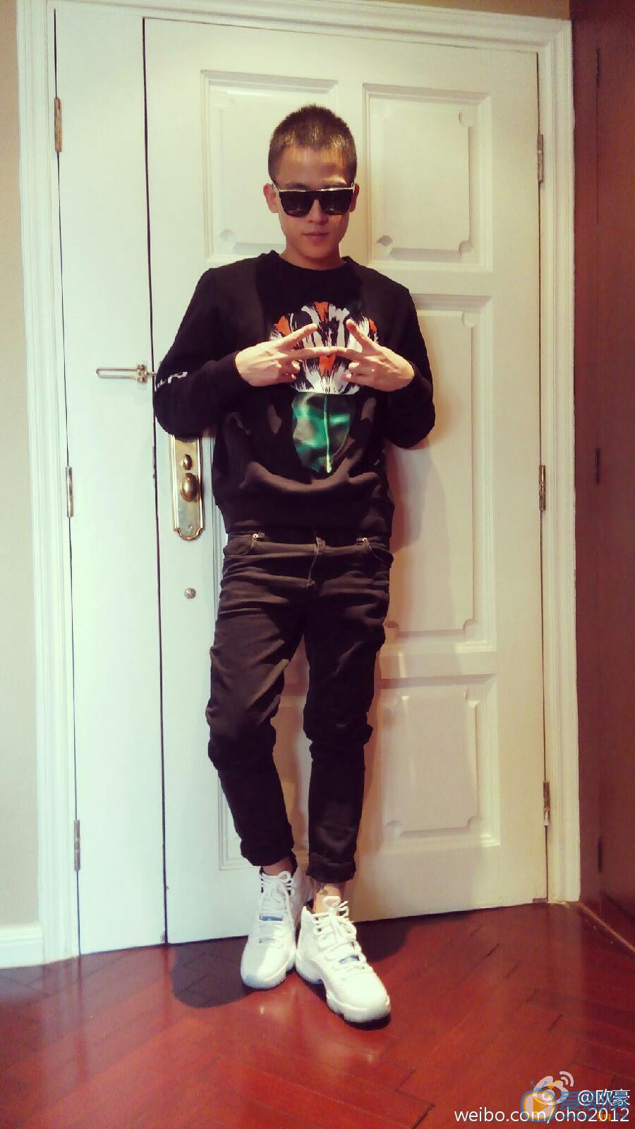 欧豪经典手势 欧豪高清写真_欧豪高清剧照