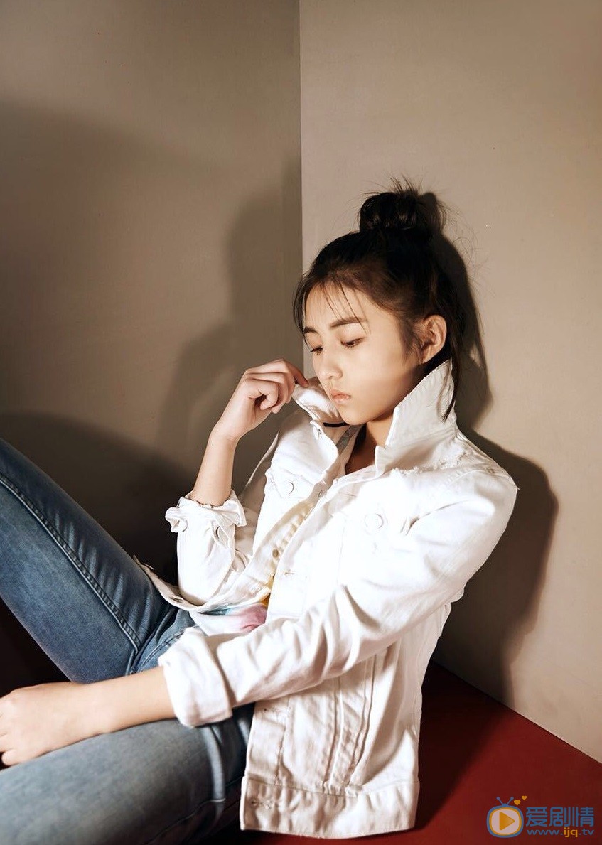 张子枫杂志照 张子枫高清写真_张子枫高清剧照