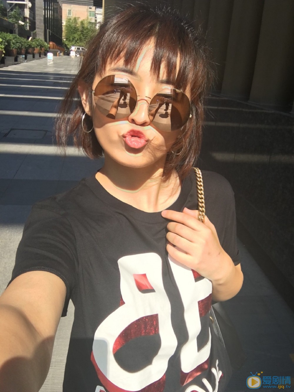 张子枫卖萌照 张子枫高清写真_张子枫高清剧照