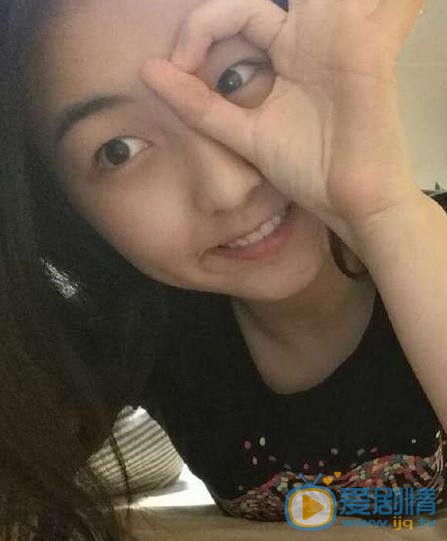张子枫卖萌照 张子枫高清写真_张子枫高清剧照