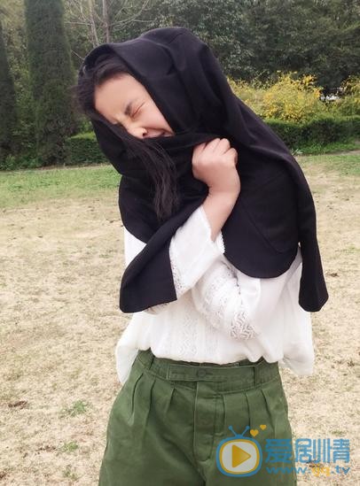 张子枫卖萌照 张子枫高清写真_张子枫高清剧照