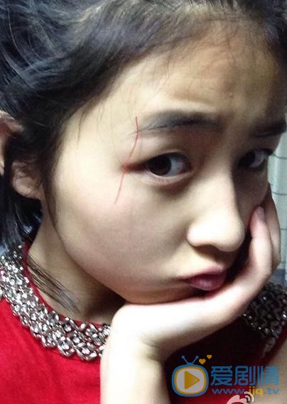 张子枫卖萌照 张子枫高清写真_张子枫高清剧照