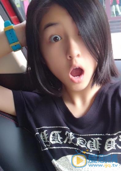 张子枫卖萌照 张子枫高清写真_张子枫高清剧照