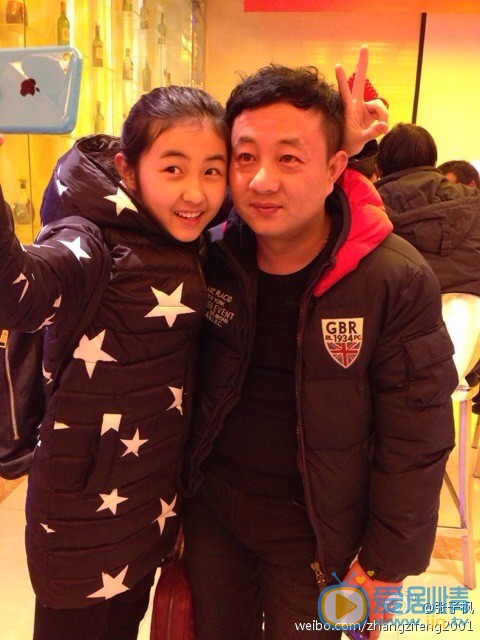 张子枫和家人合照 张子枫高清写真_张子枫高清剧照