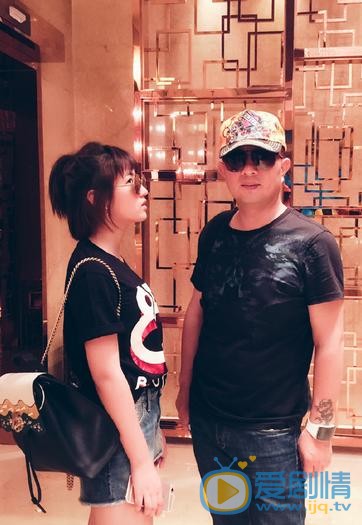 张子枫和家人合照 张子枫高清写真_张子枫高清剧照