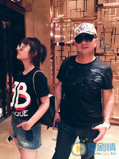 张子枫和家人合照 张子枫高清写真_张子枫高清剧照