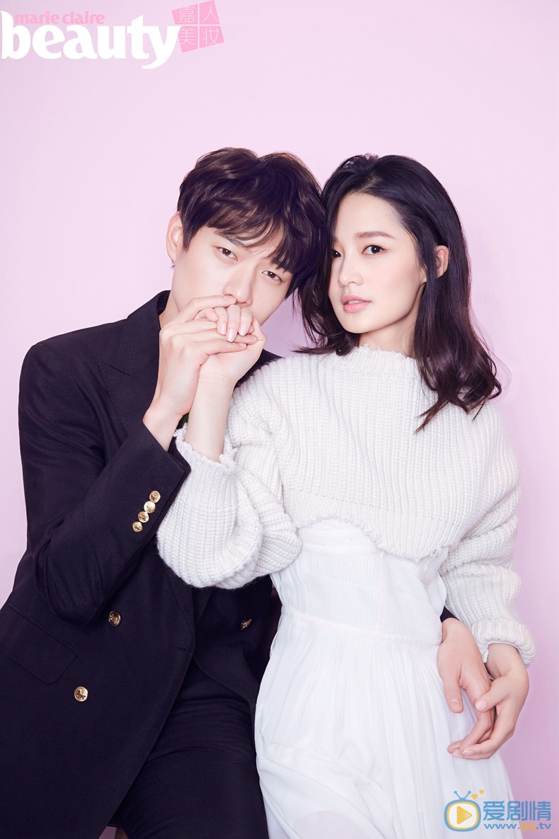 李沁李沁魏大勋情侣写真 《我们相爱吧》走出来的又一对清新夫妇，登上《嘉人美妆》杂志封面，上演花式虐狗，魏大勋演绎好男友守则。