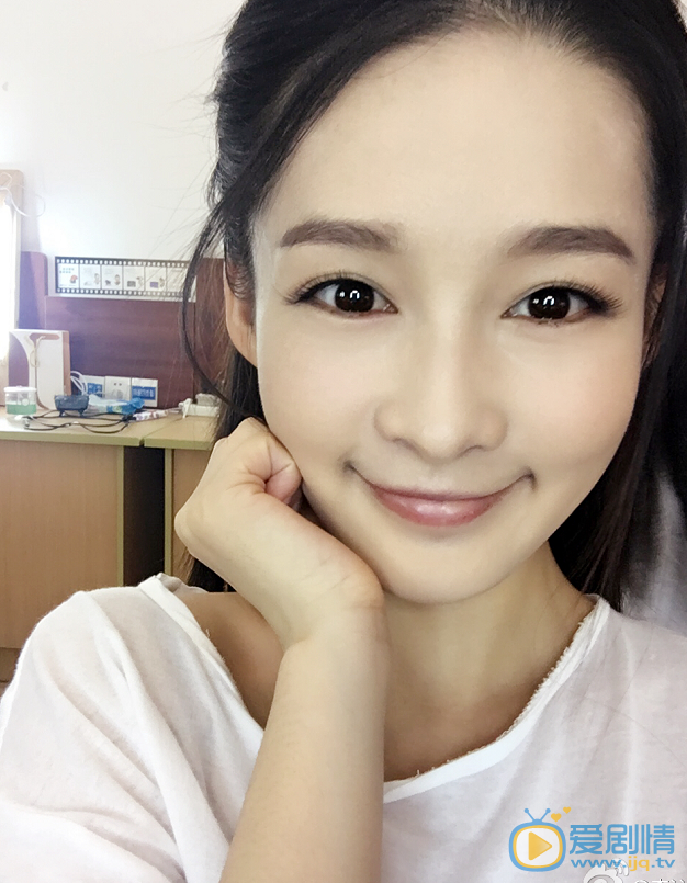 李沁卖萌照 李沁高清写真_李沁高清剧照