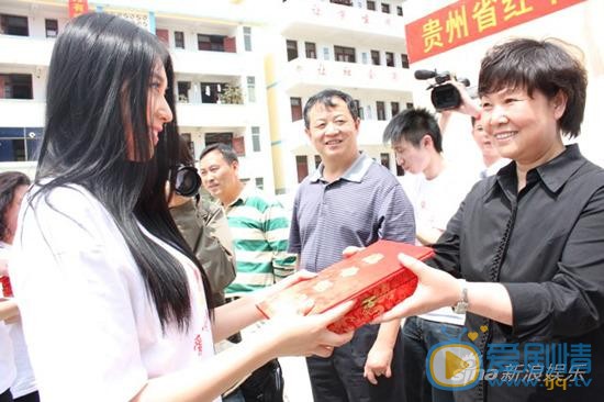 丹琳公益活动照 丹琳高清写真_丹琳高清剧照