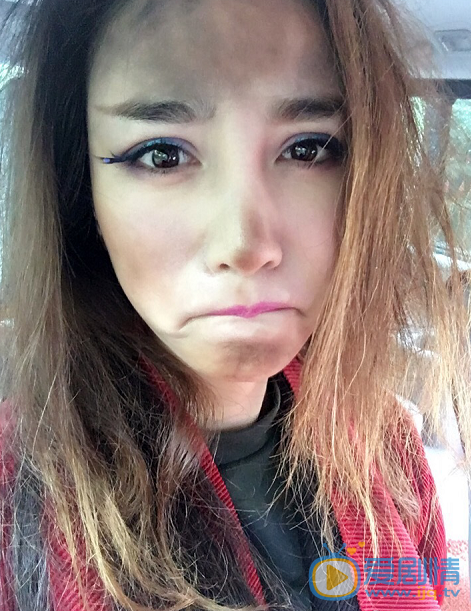 楼佳悦片场照 可爱自拍