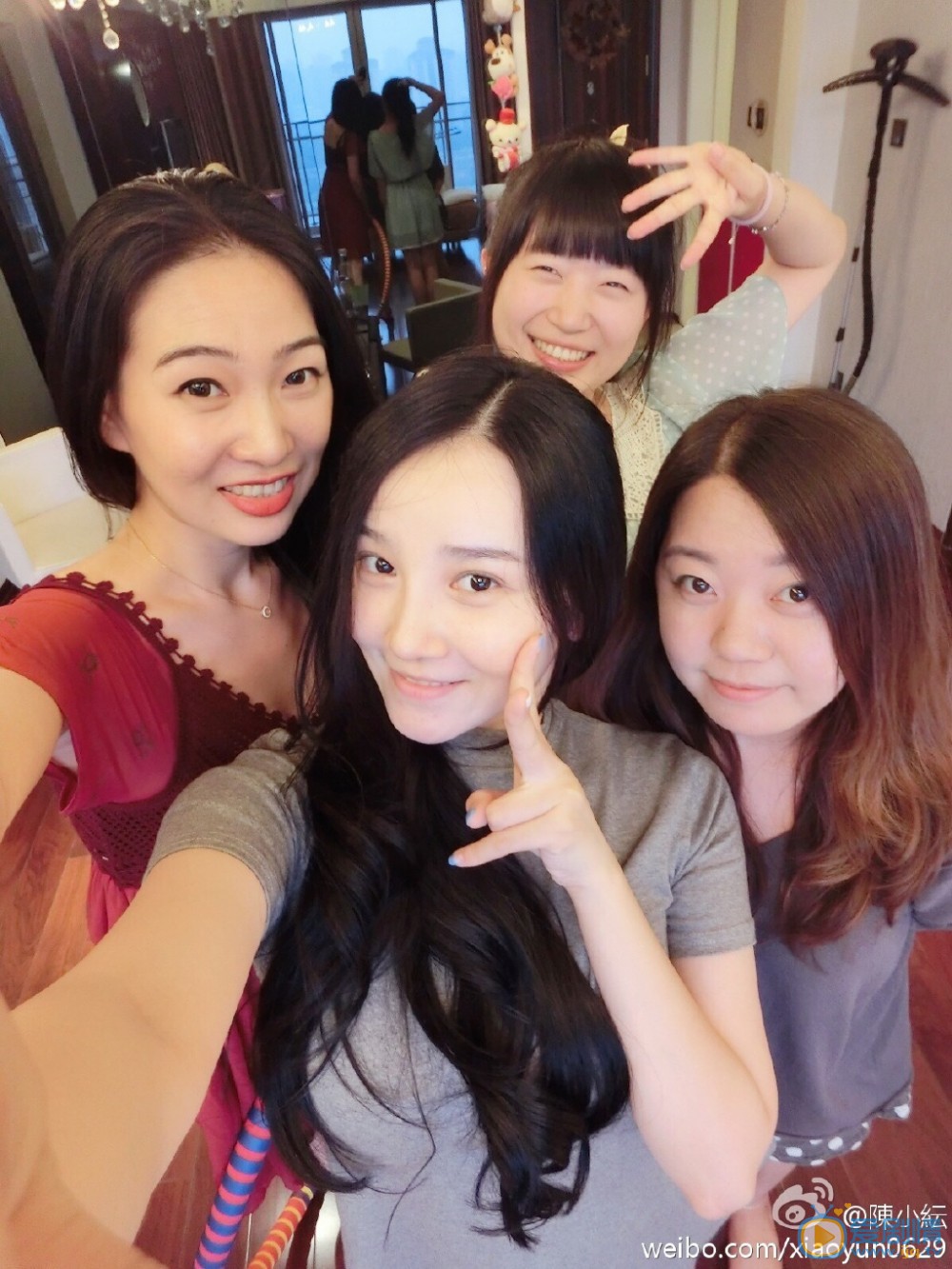 陈小纭和朋友合照 陈小纭高清写真_陈小纭高清剧照