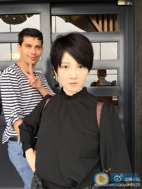 陈小纭和朋友合照 陈小纭高清写真_陈小纭高清剧照