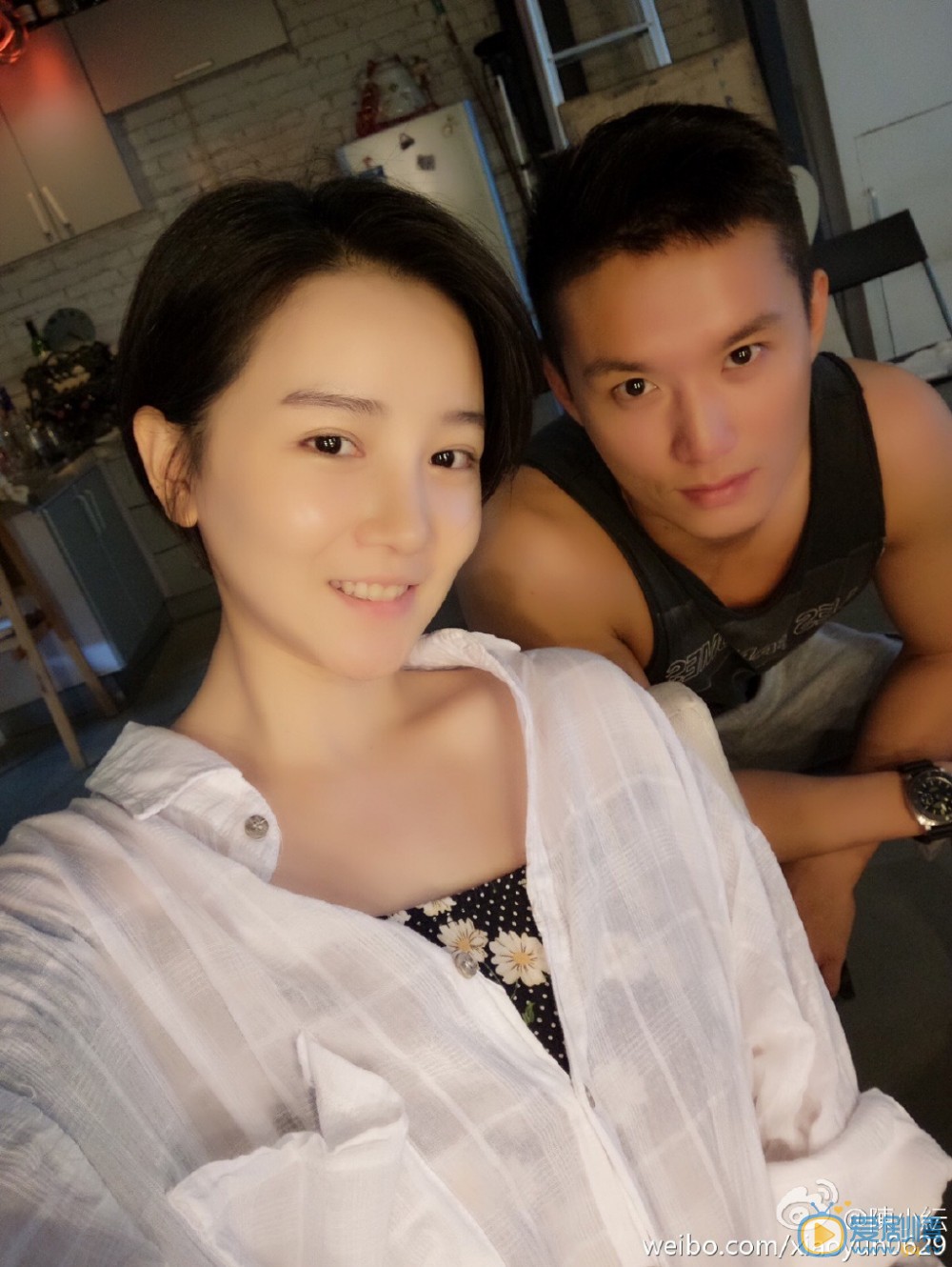 陈小纭和朋友合照 陈小纭高清写真_陈小纭高清剧照