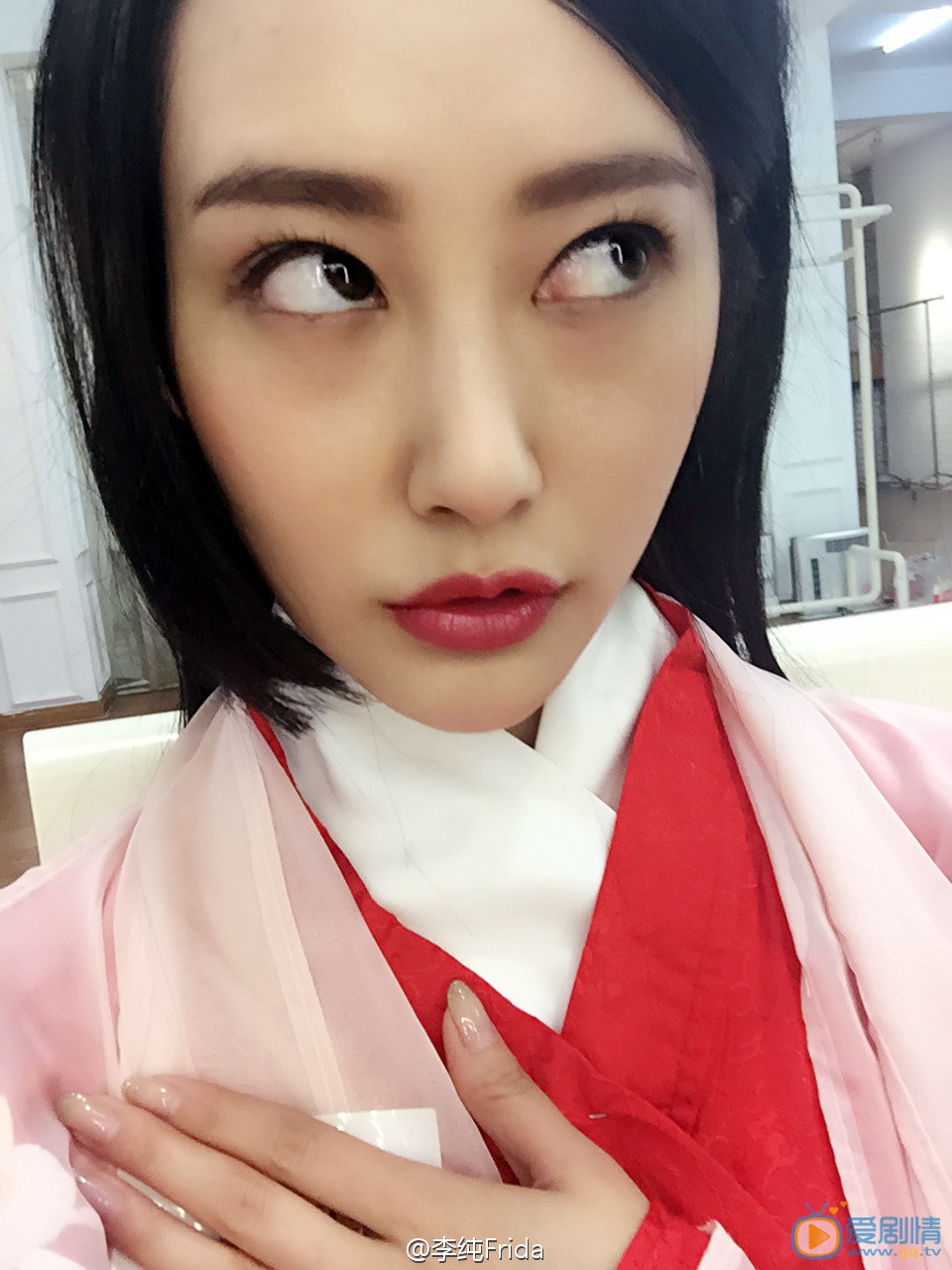 李纯卖萌照 李纯高清写真_李纯高清剧照