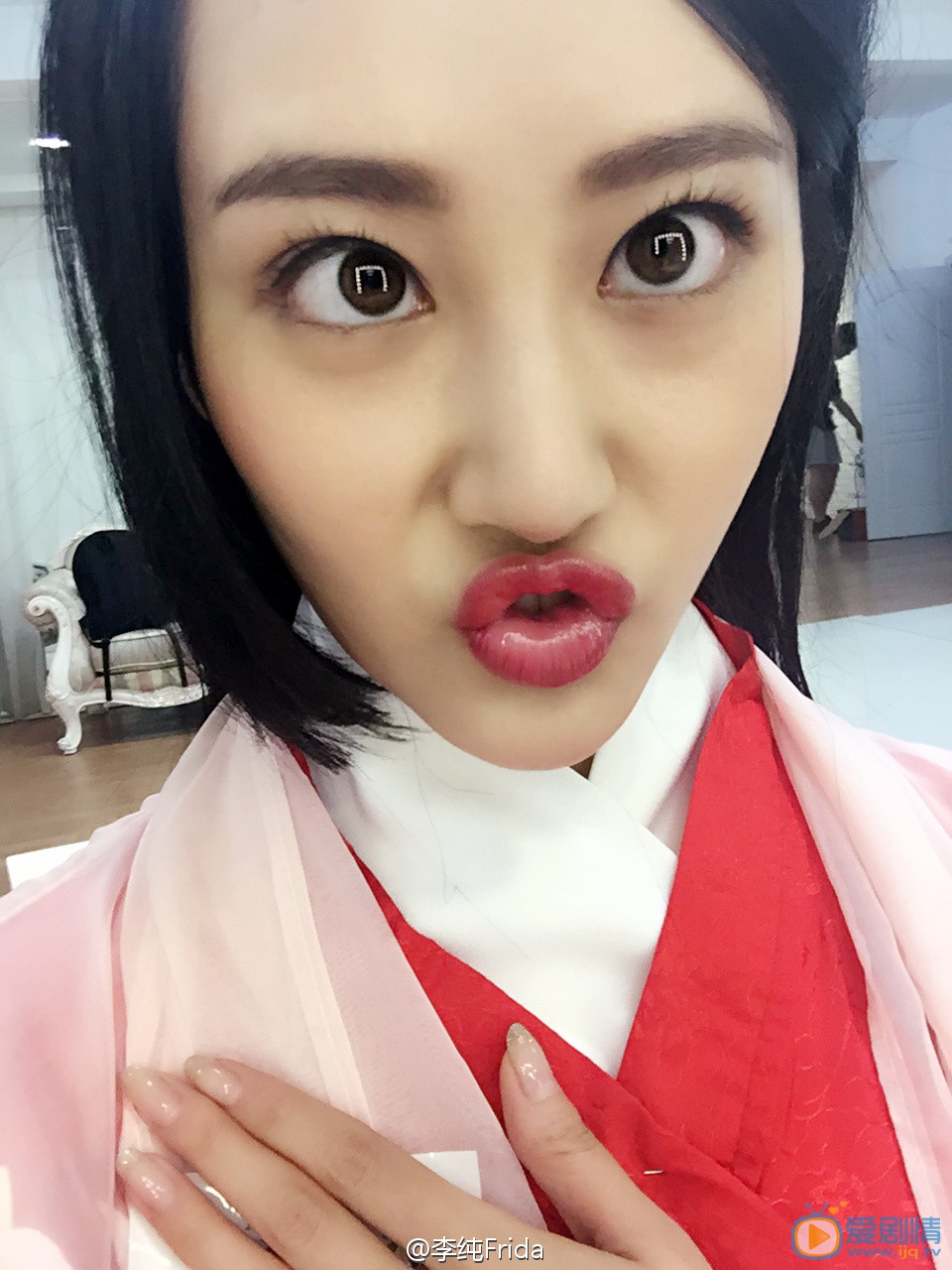 李纯卖萌照 李纯高清写真_李纯高清剧照