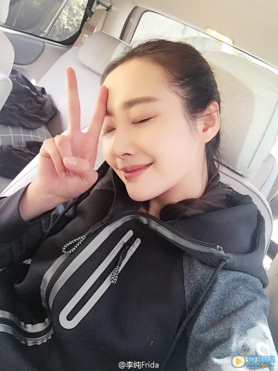 李纯卖萌照 李纯高清写真_李纯高清剧照