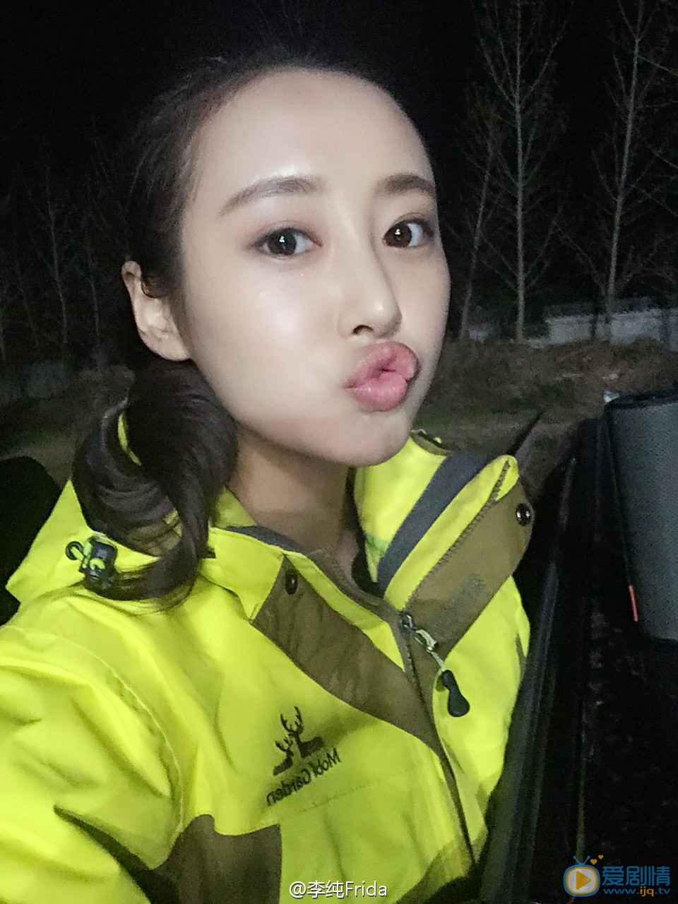李纯卖萌照 李纯高清写真_李纯高清剧照