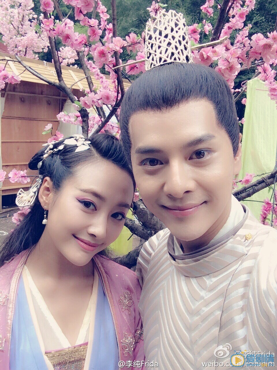 李纯和朋友合照 李纯高清写真_李纯高清剧照