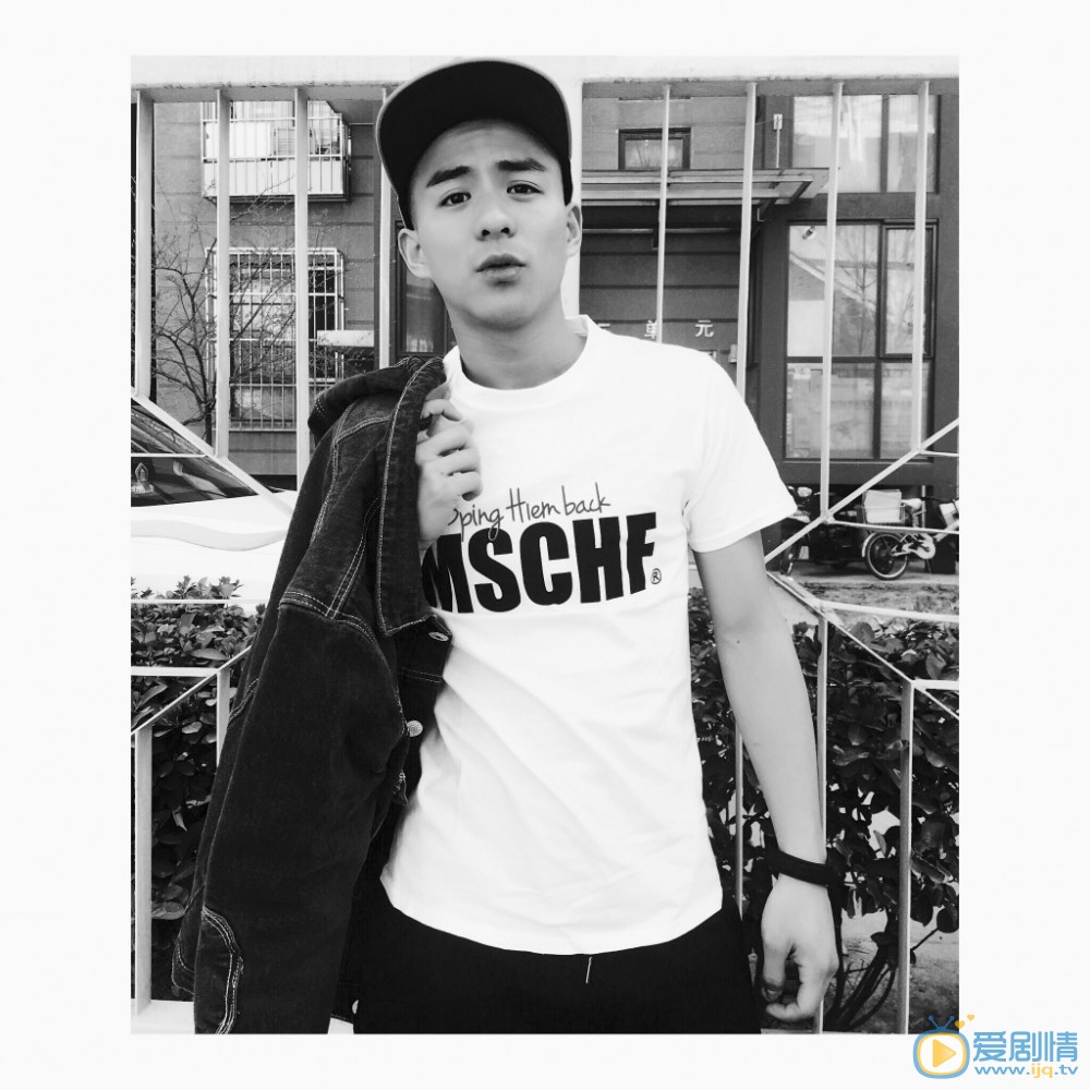 张植绿黑白写真 张植绿高清写真_张植绿高清剧照