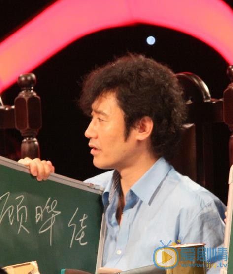 吴秀波电视访谈节目照 吴秀波高清写真_吴秀波高清剧照
