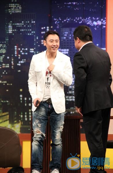 吴秀波《文化视点》节目照 吴秀波高清写真_吴秀波高清剧照