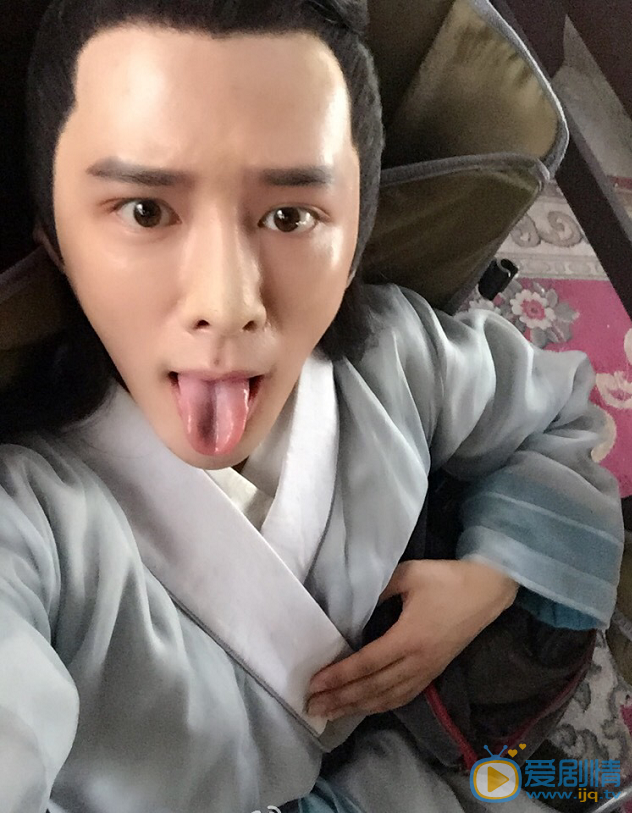 书亚信卖萌照 书亚信高清写真_书亚信高清剧照