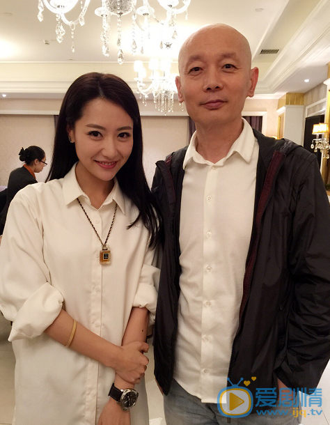 白冰与友人合照 白冰高清写真_白冰高清剧照
