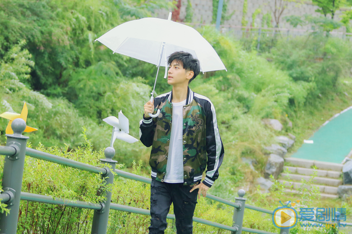 罗云熙街拍写真 罗云熙高清写真_罗云熙高清剧照