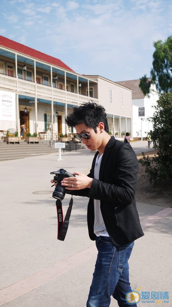 杨政旅行时尚街拍 杨政高清写真_杨政高清剧照