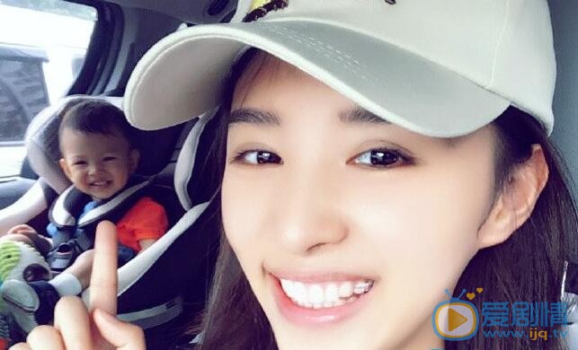 百克力妻子张杨果而和儿子“巧克力”合照 百克力个人资料